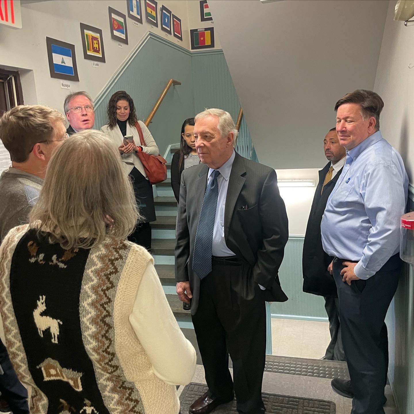 Viator House of Hospitality Draws Illinois' Senior Senator